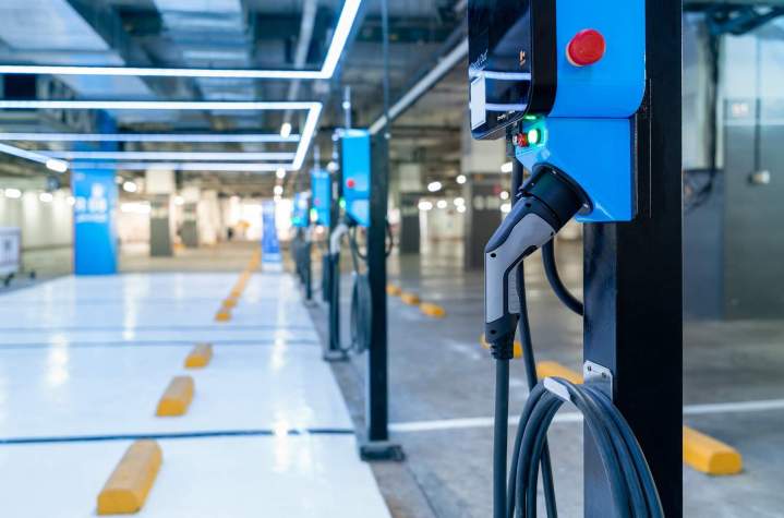 Borne de recharge pour véhicule électrique installée