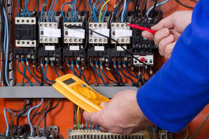 Équipe d'électriciens professionnels Nice